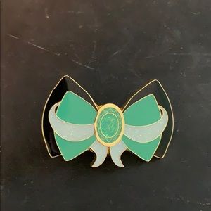 Jasmin Bow Pin